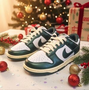 Nike Dunk Low Vintage Green Coconut Milk Women's 6.5 DQ8580-100